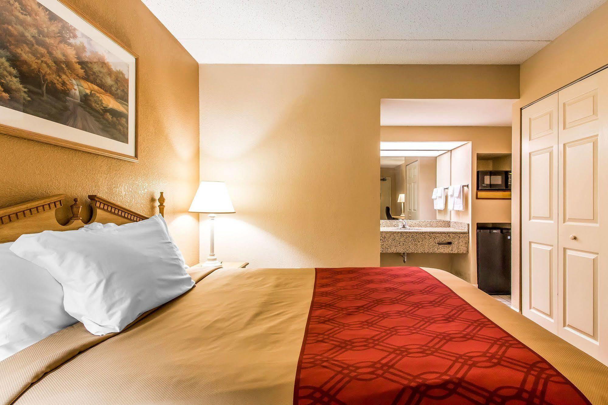 Econo Lodge Inn & Suites University Huntsville Exterior foto